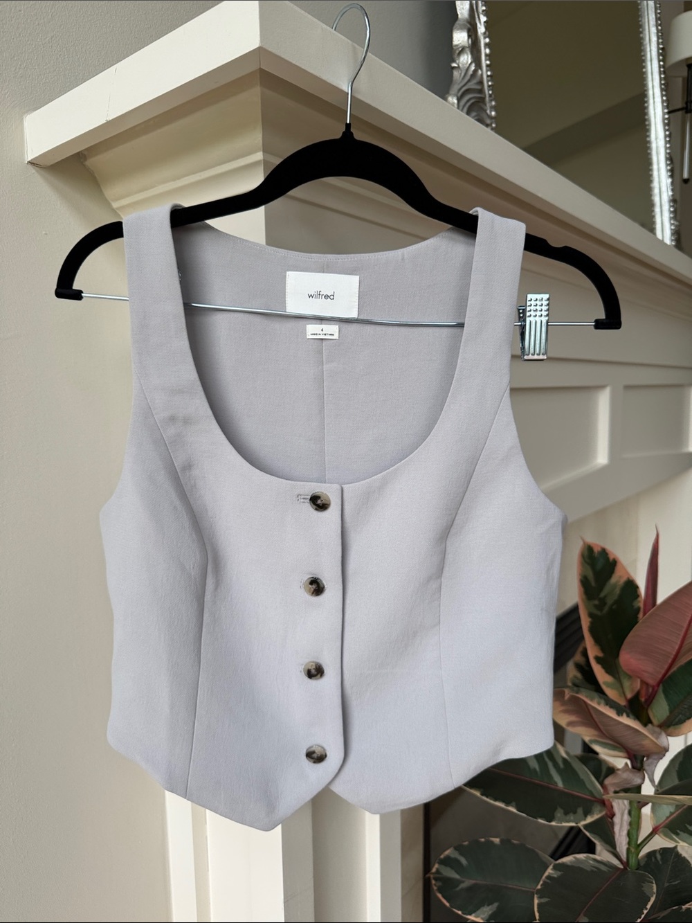 Aritzia Wilfred Light Gray Button-Front Crop Vest